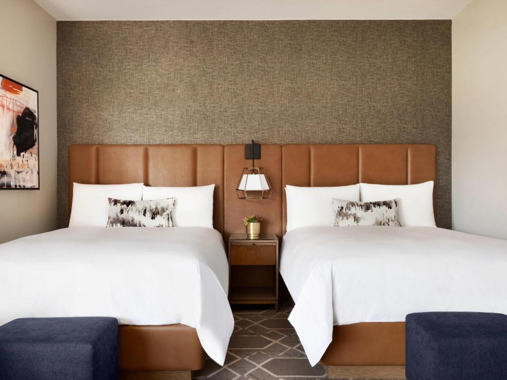 Fairmont Queen Room with Two Queen Beds and Balcony interior